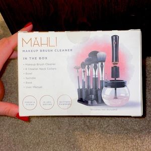 Makeup brush cleaner